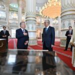🇰🇿🇺🇿Қасым-Жомарт Тоқаев Өзбекстан Президенті Шавкат Мирзиёевпен бірге Түркістандағы жаңа мешітті аралап көрді